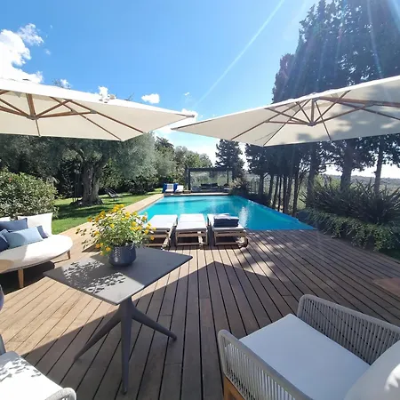 Scialaj Di Lusso Sull'etna Con Piscina E Vista Mare